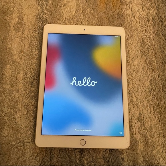 Apple iPad air 2 wifi with Black and Blue Case - Picture 3 of 7